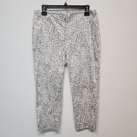 Chicos 1 Cropped Leopard Pants Size M 8 Lightweight Gray Side Zip Cotton Blend - Picture 1 of 11